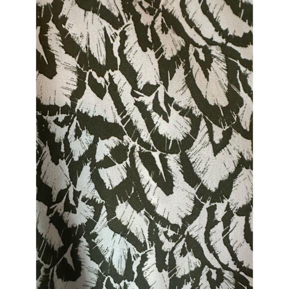 Jachs Girlfriend Women's Printed 3/4 Sleeve with Hidden Button Blouse Medium - Picture 4 of 11